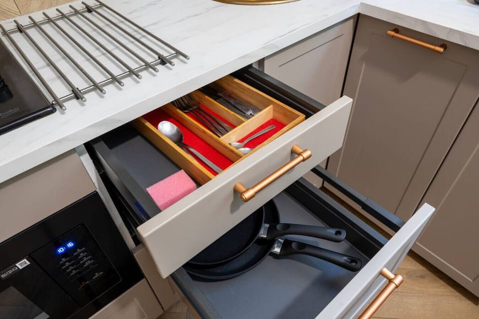 Fully Equipped Kitchen | Book Now with RENTUJEMY.COM
