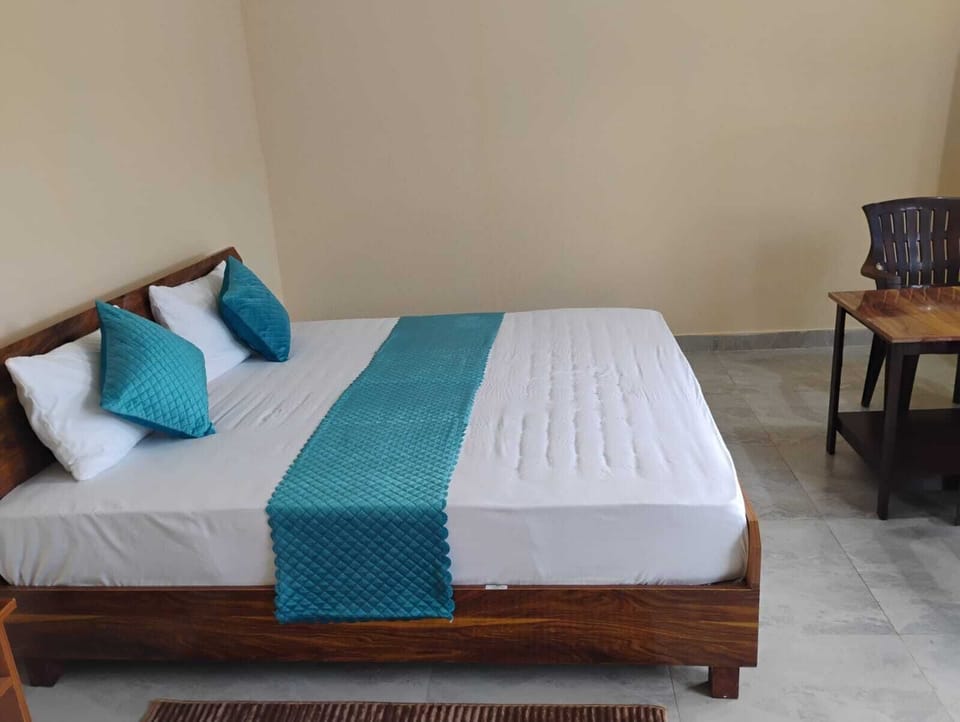 Deluxe Double Room, Mountain View | In-room safe, soundproofing, free WiFi