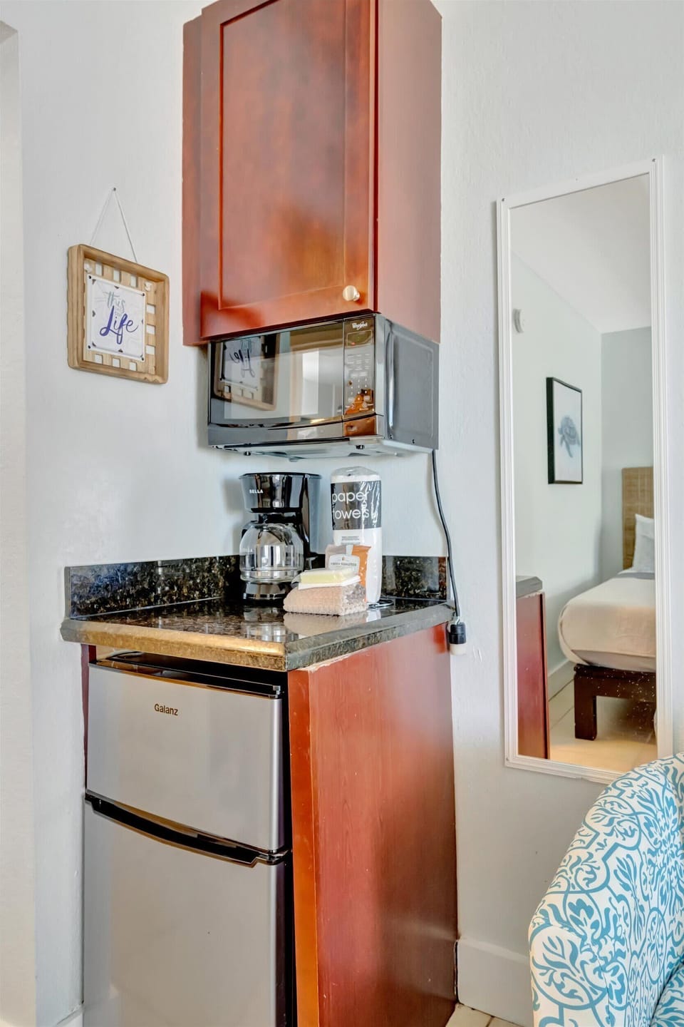 Snacks, drinks, and coffee. Everything you need, perfectly compact.