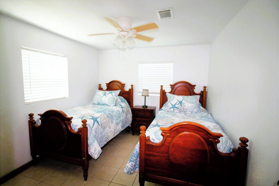 Second Bedroom w/2 Twins