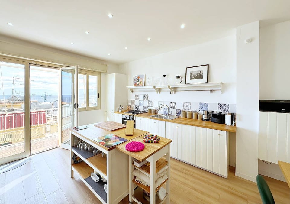 Basic Apartment, Sea View | Private kitchen | Electric kettle