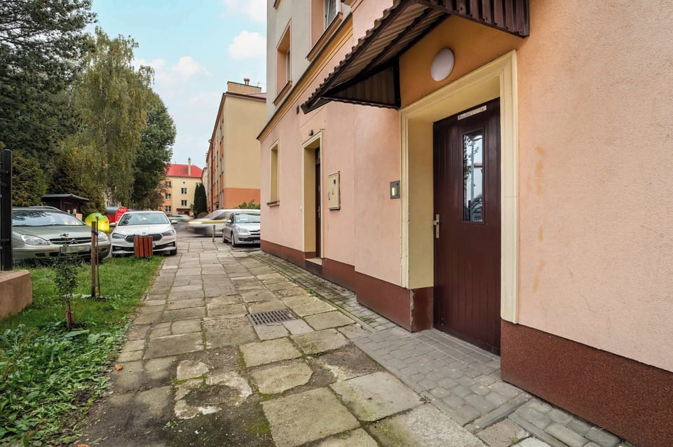 Enjoy easy access to the city's attractions from this well-located building.