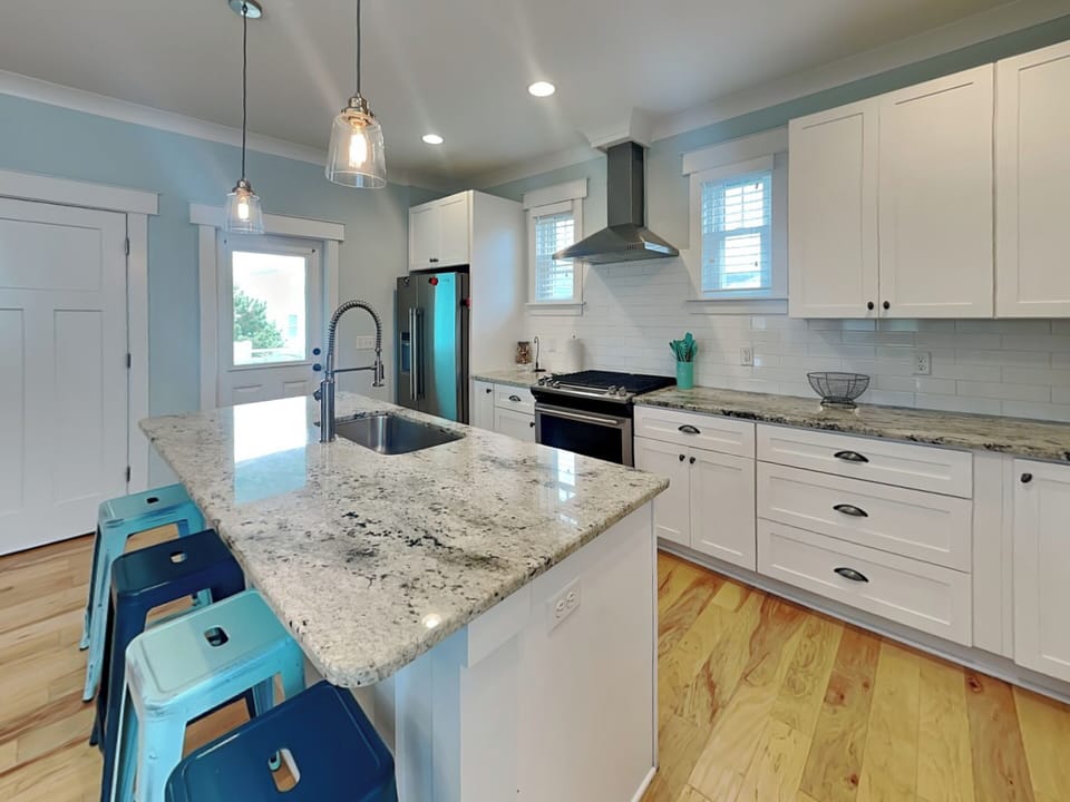 Fully Equipped Kitchen with Stainless Steel Appliances and Breakfast Bar Seating for 4