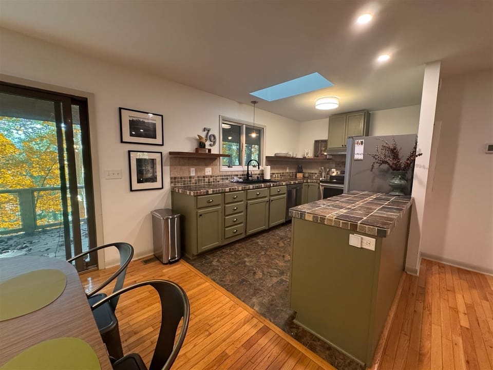Open Kitchen with bar