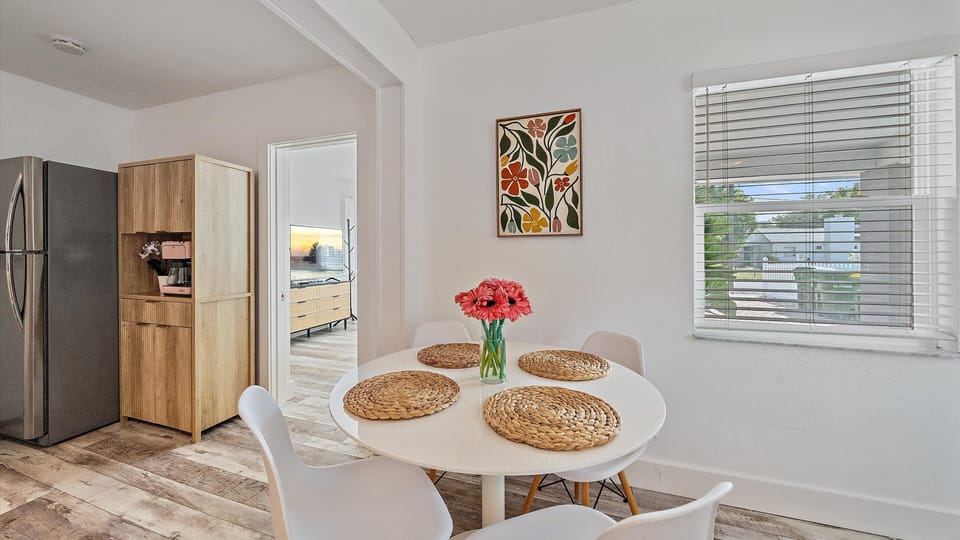 House, 4 Bedrooms | Dining