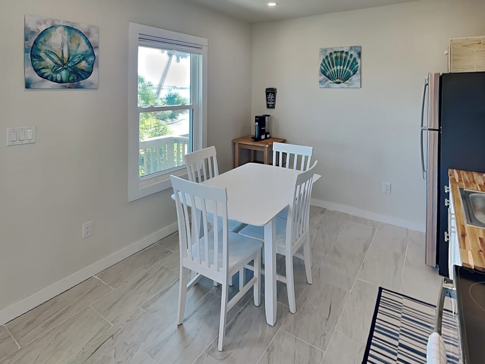 Dining Space - Seating For 4