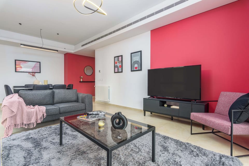 Apartment, 3 Bedrooms, Kitchen, City View | Living room | 55-inch Smart TV with cable channels, streaming services