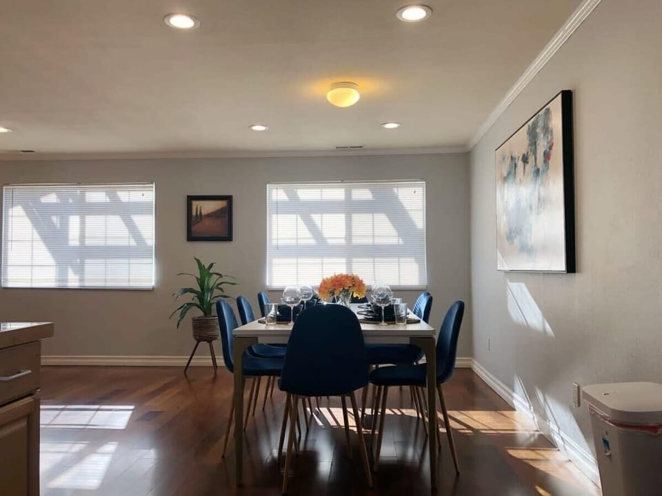 House (2 Bedrooms) | In-room dining
