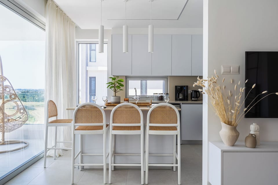 Apartment, Balcony, Lake View | In-room dining