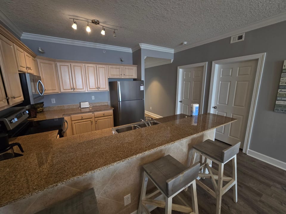 Condo, Multiple Beds (Emerald Isle Resort 1306) | Private kitchen