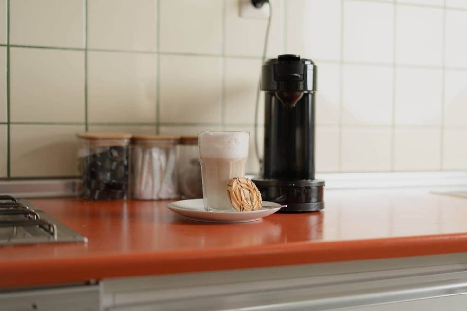 Enjoy your Senseo coffee with the perfect milk foam! We also offer sugar and milk – everything you need for your perfect coffee experience. #CoffeeEnjoyment
