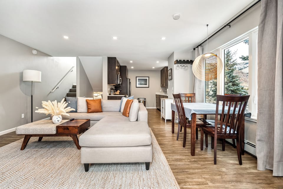 This sleek main floor has everything you need for a full and perfect vacation. 