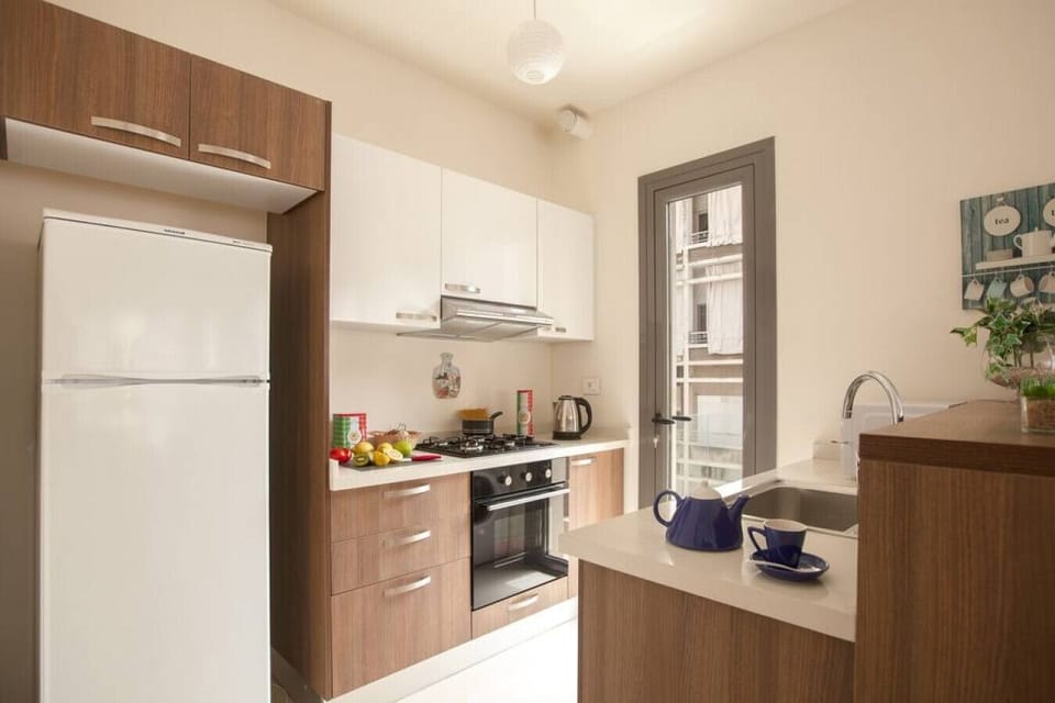 Apartment, 2 Bedrooms, Kitchen, City View | Private kitchen | Full-size fridge, microwave, oven, stovetop