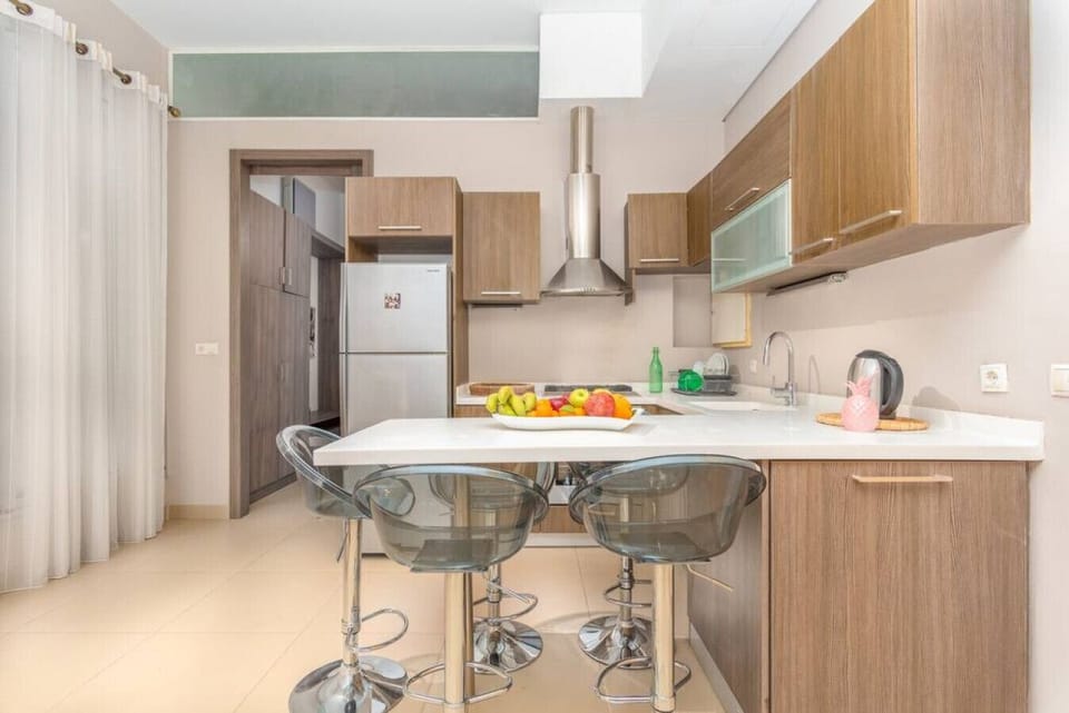 Apartment, 1 Double Bed, Kitchen, City View | Private kitchenette | Full-size fridge, microwave, oven, stovetop