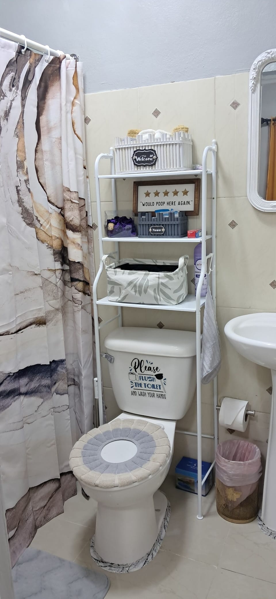 Bathroom equipt with all your needs