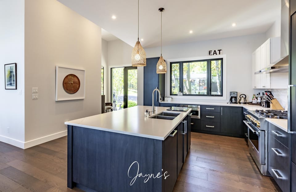 Kitchen &amp; Bar Seating (3)