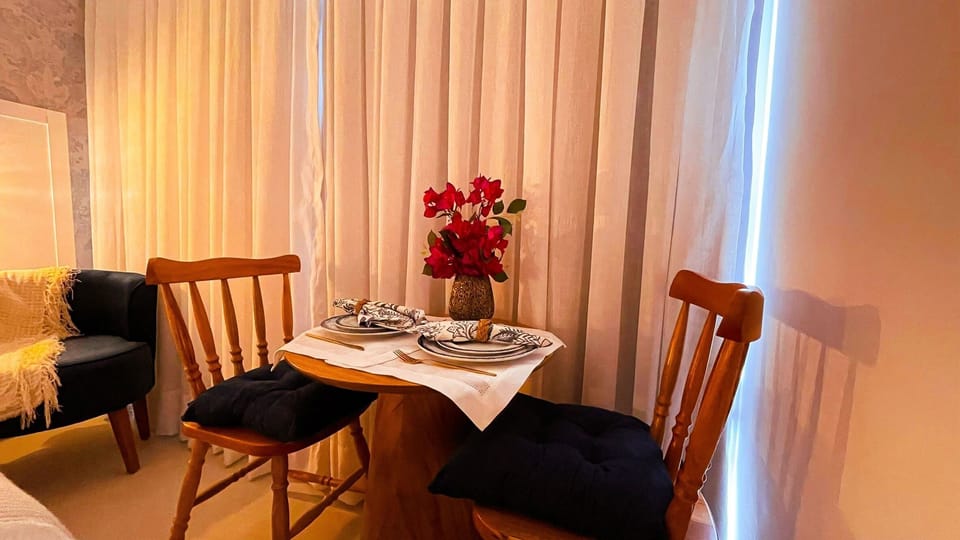Romantic Apartment | Dining