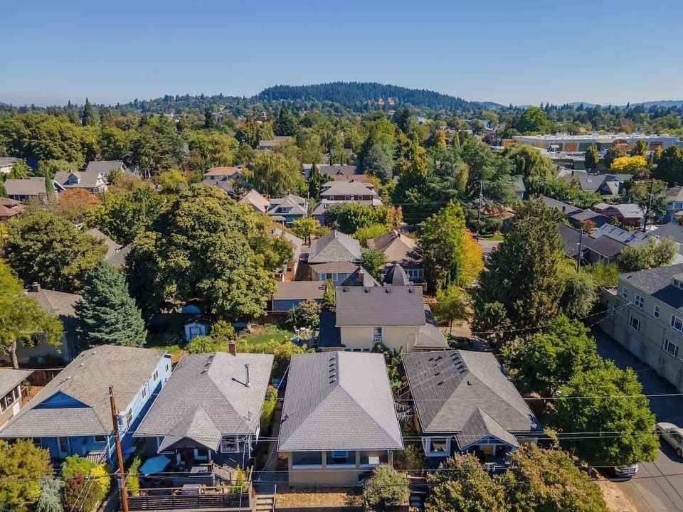 Neighborhood view around the home.
