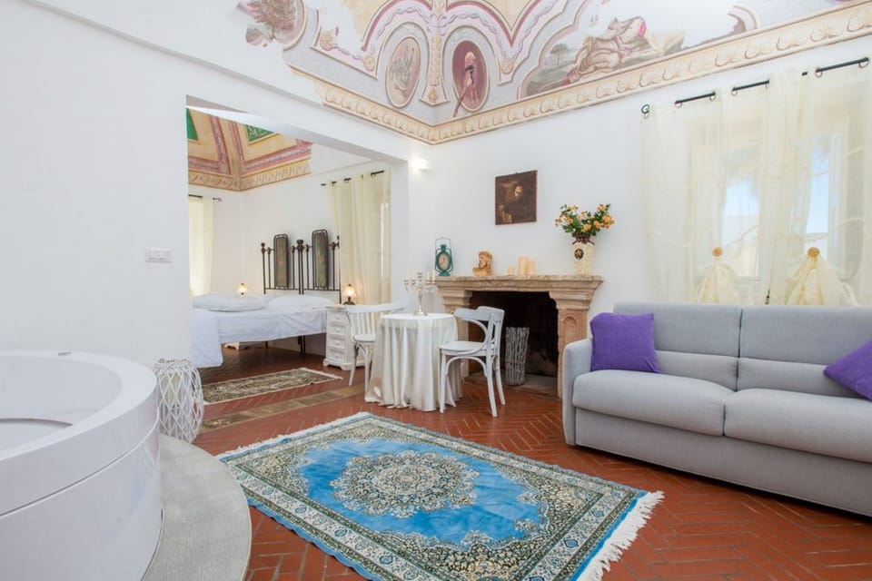 Comfort Suite, Courtyard View | Minibar, in-room safe, cribs (surcharge), WiFi (free)