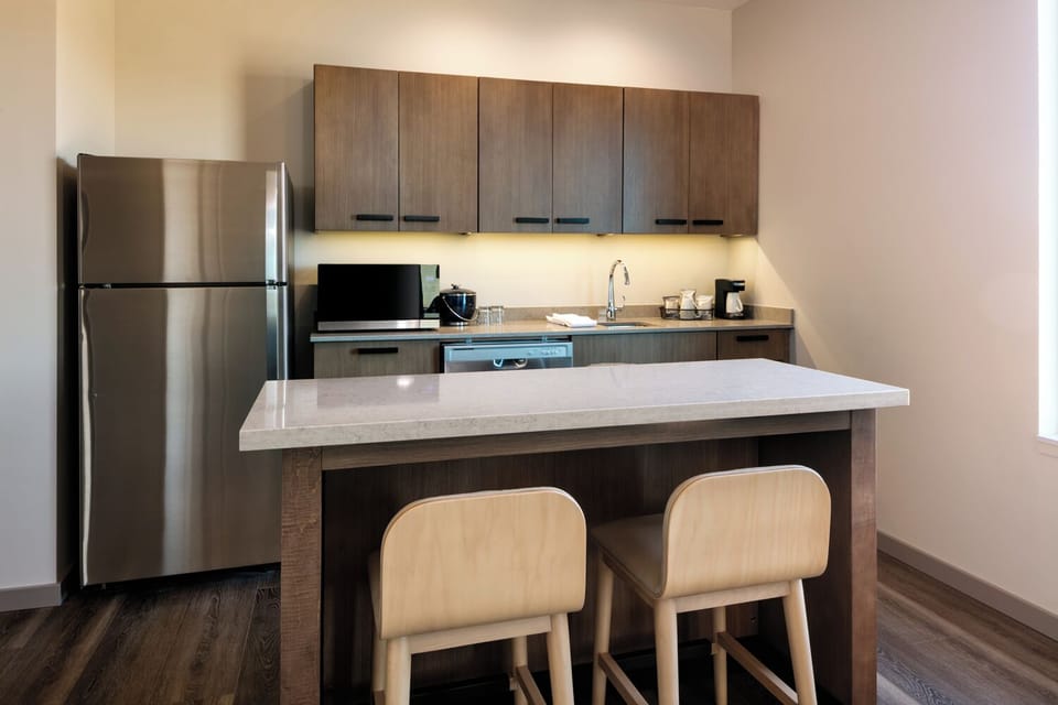 Desk, blackout drapes, iron/ironing board, free WiFi