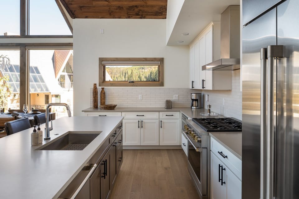 Fully Equipped Chef's Kitchen