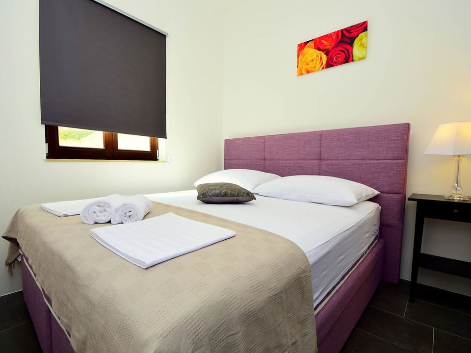 Furniture, Building, Comfort, Textile, Lamp, Lighting, Interior Design, Wood, Pillow, Architecture
