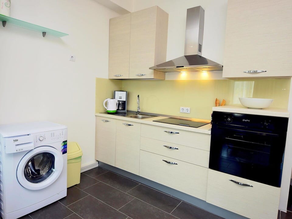 Laundry Room, Cabinetry, Clothes Dryer, Property, Washing Machine, Furniture, Countertop, Building, Drawer, Kitchen Stove