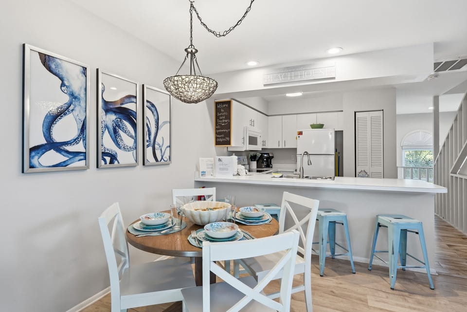 Dining area and breakfast bar
