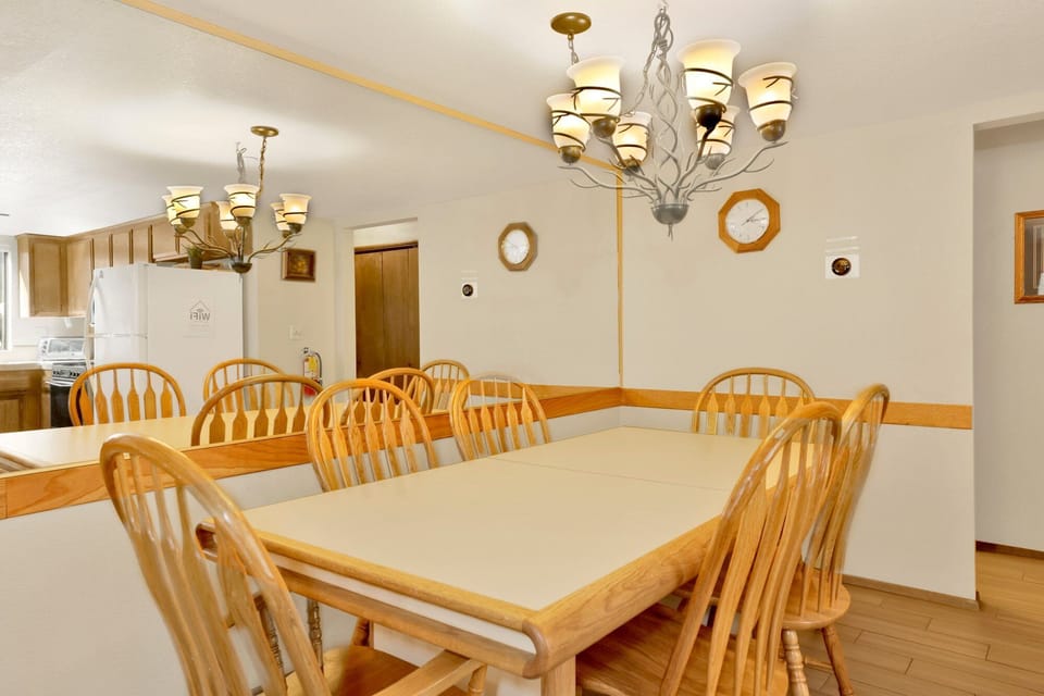 Comfortable seating for 6