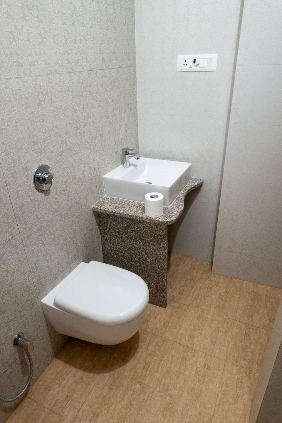 Standard Double Room | Bathroom | Slippers