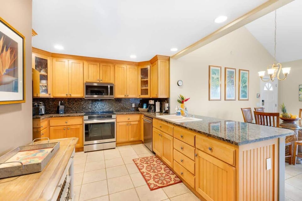 Kitchen & Dining Area