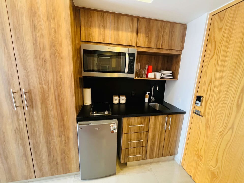 Well Equipped Kitchenette