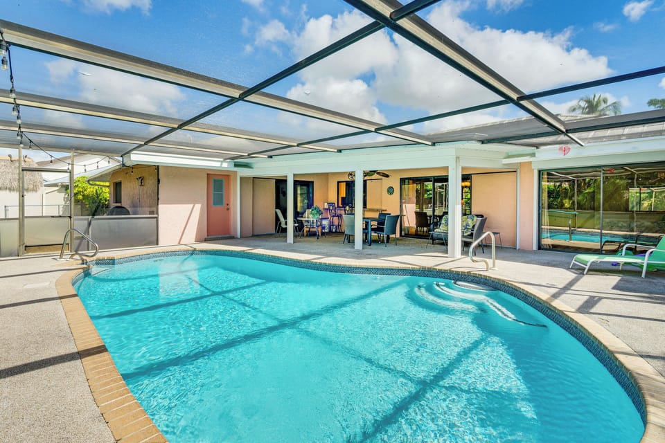 Fort Myers Vacation Rental | 3BR | 2BA | 1,880 Sq Ft | Small Threshold to Enter