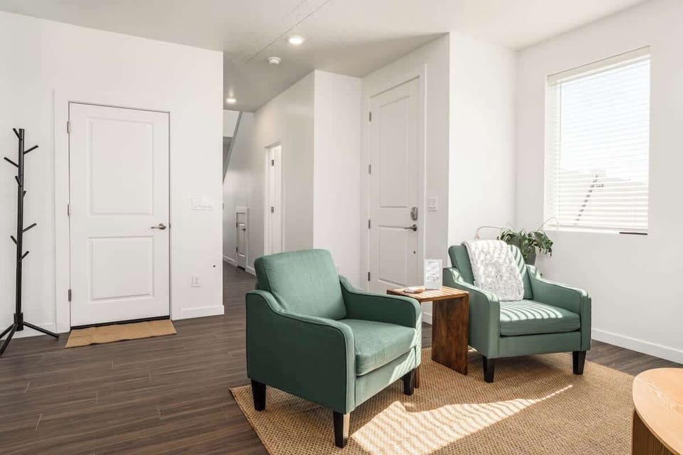 #StayinMyDistrict #BookDirect