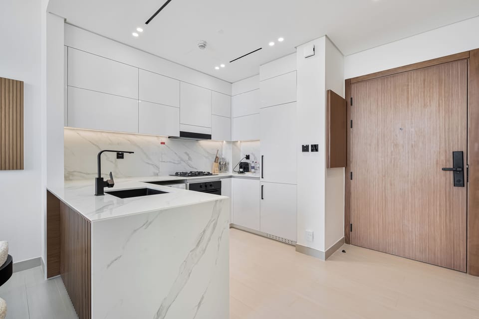 Exclusive Apartment, Balcony, City View | Private kitchen | Full-size fridge, microwave, oven, stovetop