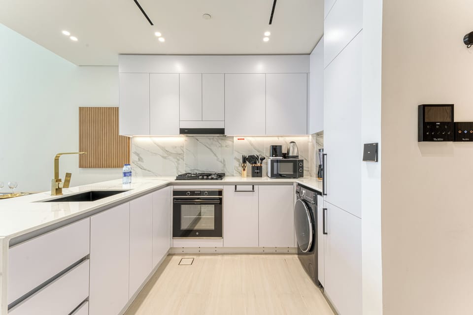 Exclusive Apartment, Balcony, City View | Private kitchen | Microwave, oven, stovetop, electric kettle