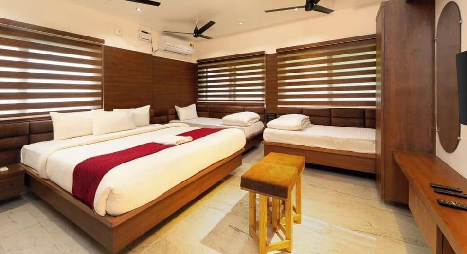 Luxury Premium King AC Room | Free WiFi
