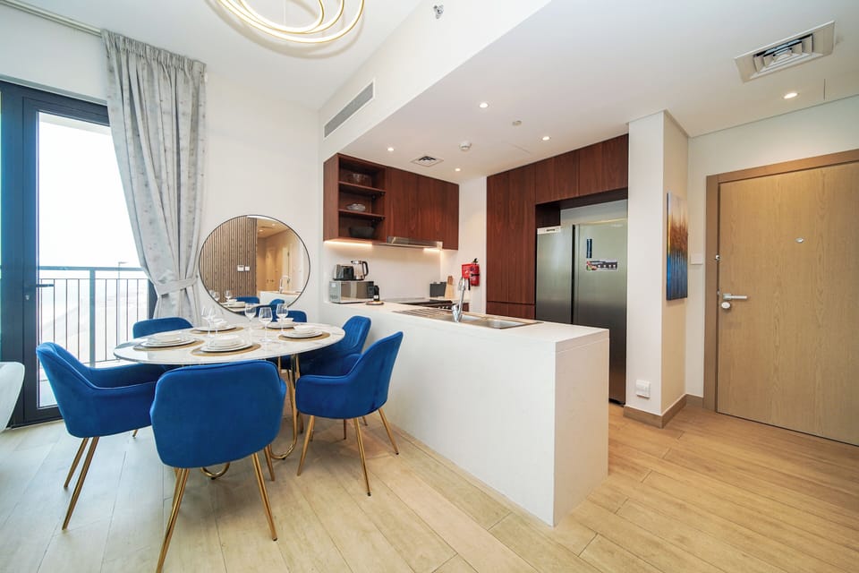 Exclusive Apartment, Balcony, Sea View | In-room dining