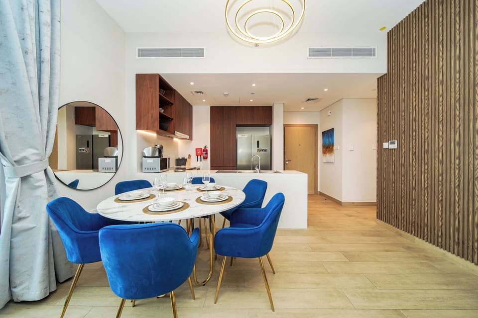 Exclusive Apartment, Balcony, Sea View | In-room dining
