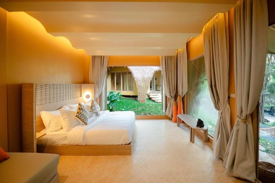 Premium bedding, desk, free WiFi, bed sheets