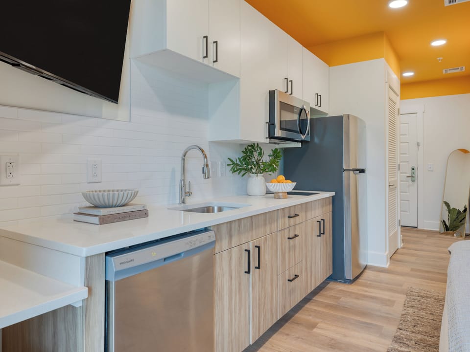 Fully equipped kitchen.