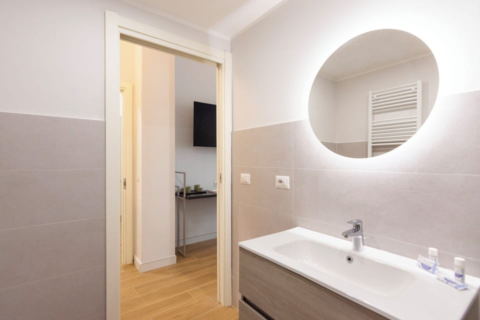 Comfort Quadruple Room | Bathroom | Shower, hair dryer, bidet, towels