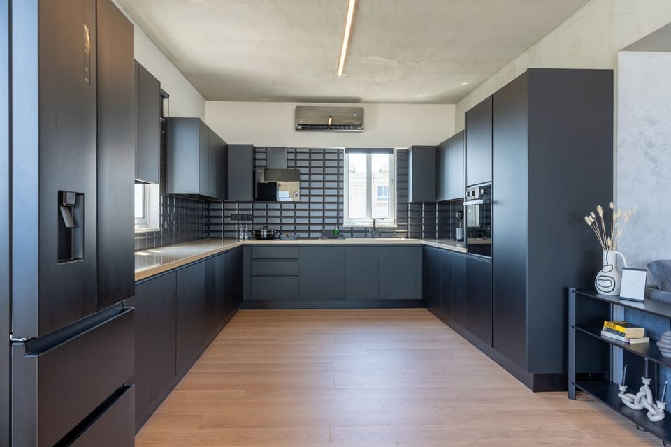Apartment, 3 Bedrooms, Balcony, Sea View | Private kitchen | Fridge, microwave, oven, stovetop
