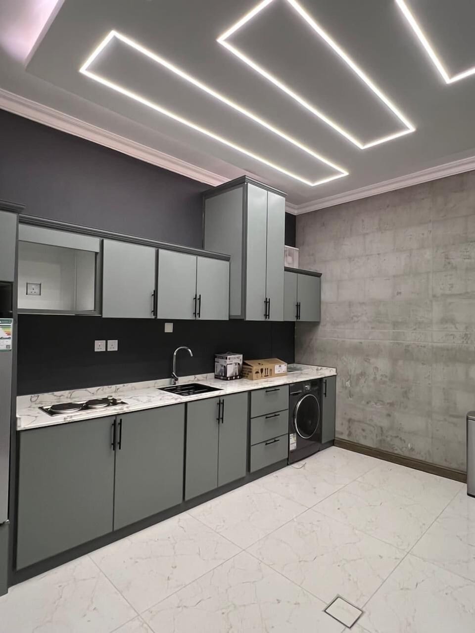 Mini-fridge, microwave, oven, stovetop