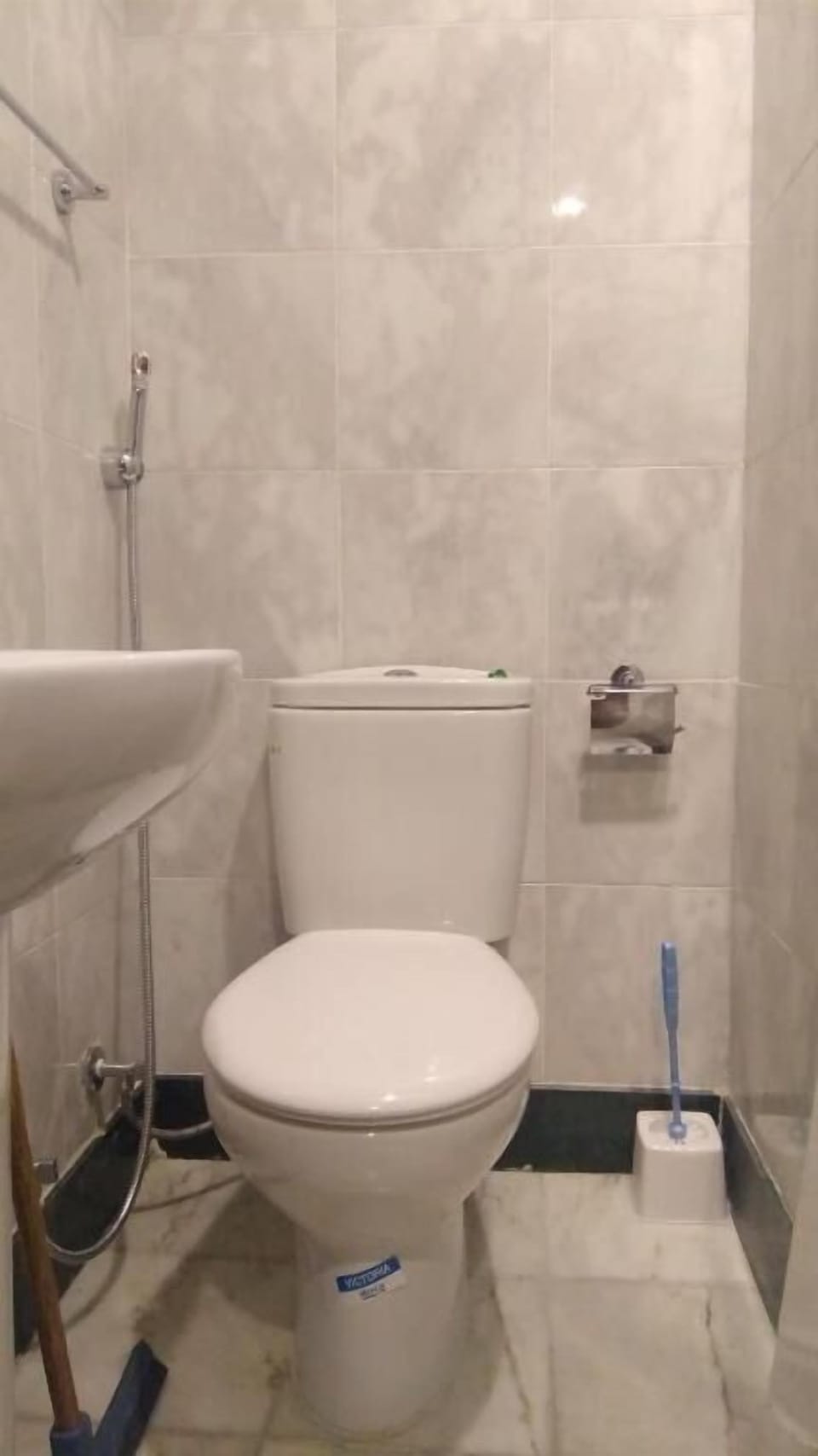 Shower, hair dryer, slippers, bidet