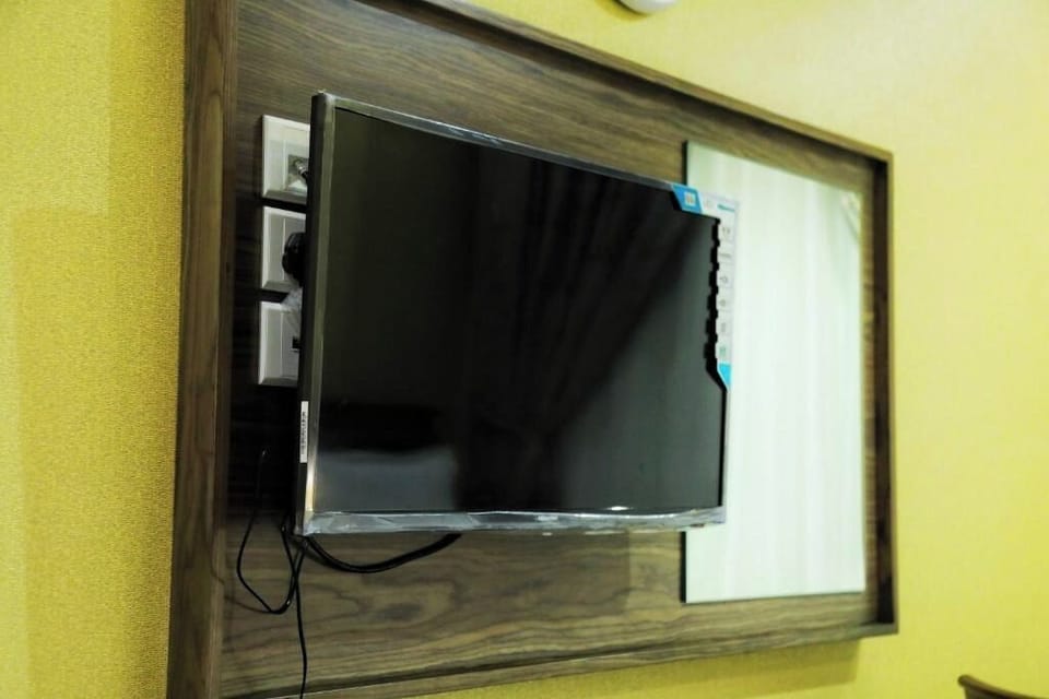 In-room safe, free WiFi, bed sheets