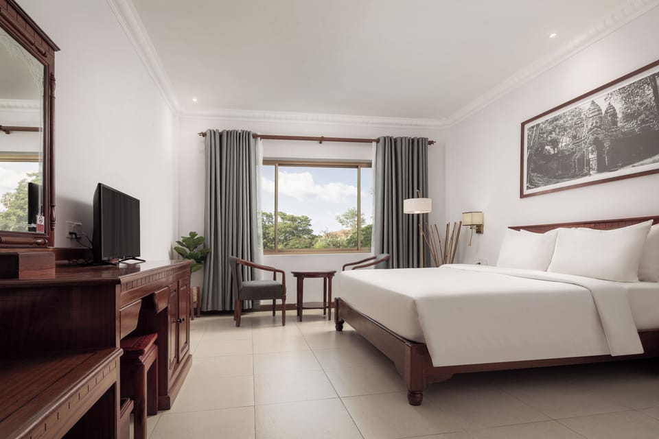 Superior Double Room, City View | In-room safe, desk, laptop workspace, soundproofing
