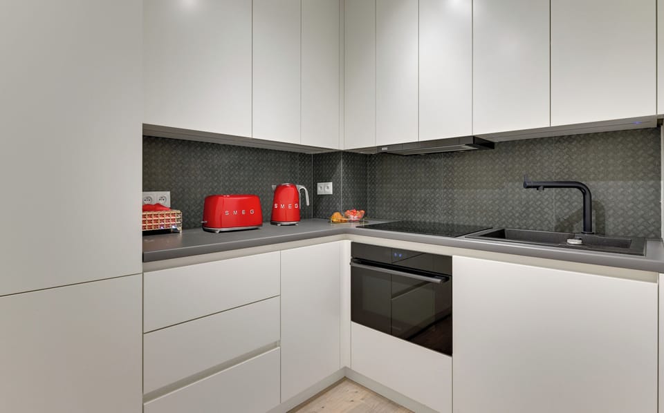 Deluxe Apartment, 1 Bedroom, Sea View | Private kitchenette | Coffee/tea maker, electric kettle, griddle, freezer