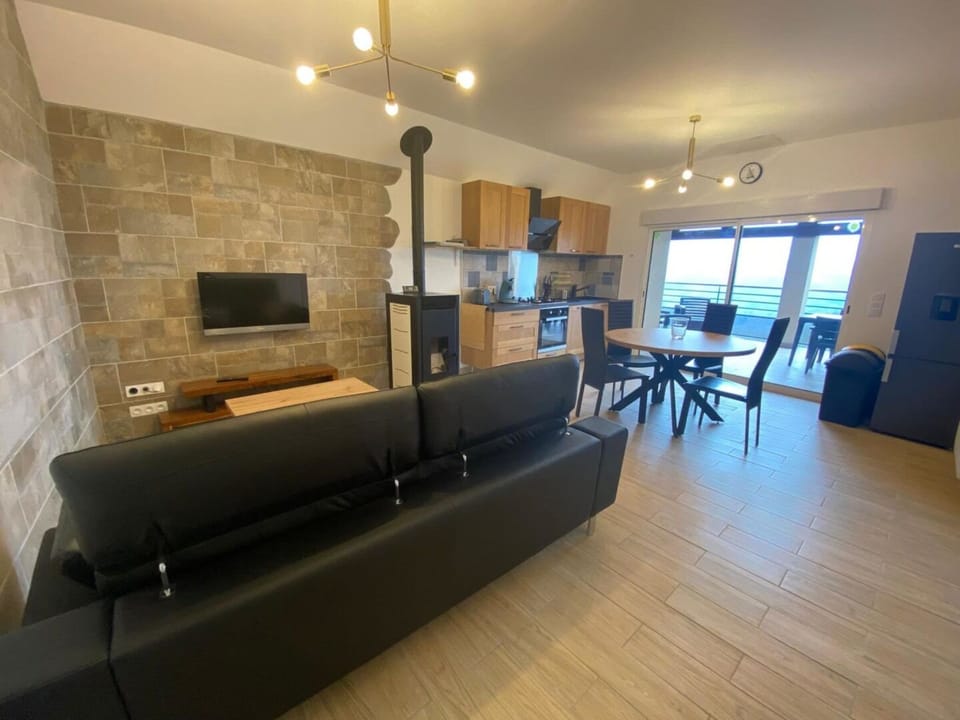 Classic Cottage, Mountain View | Living area