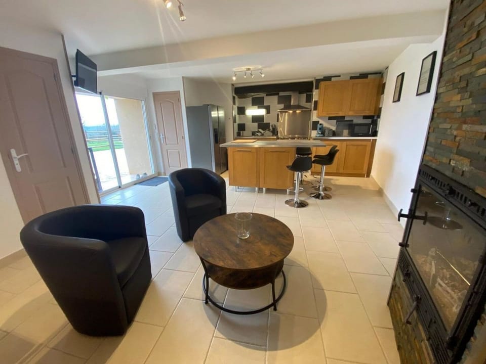 Comfort Villa, Patio, Mountain View | Private kitchen